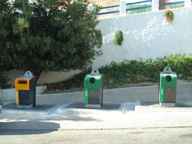 gal/Newsletters/July_2004/Eco bins.jpg